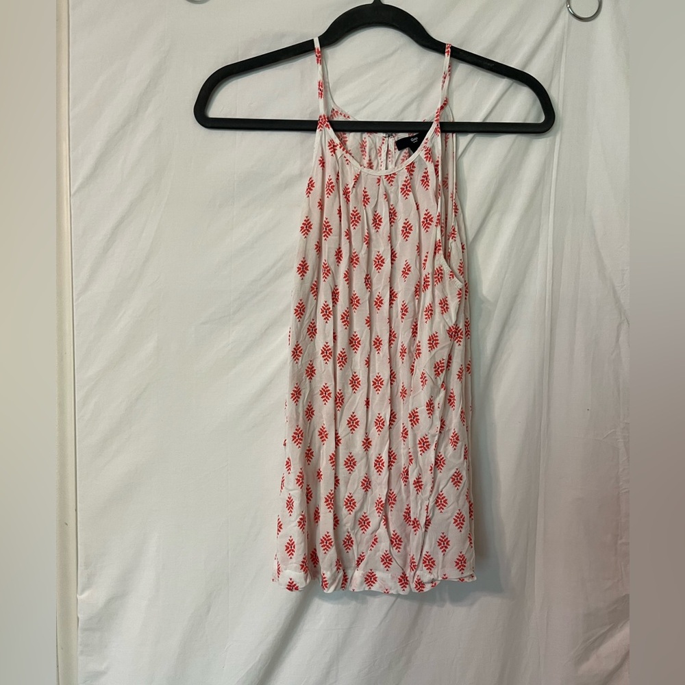Gap lightweight top white and orange.